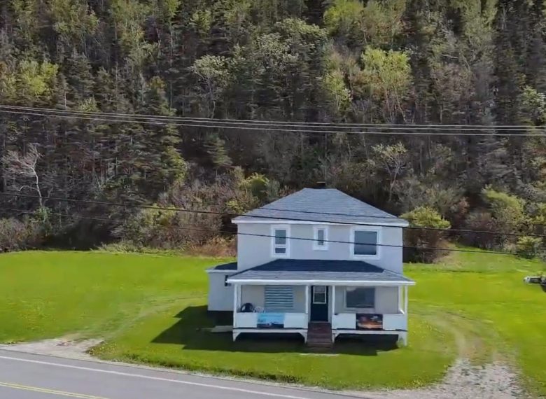 Au52Manche-d'Épée - Chalet à Louer en Gaspésie en bord de mer ! Entre mer et montagnes